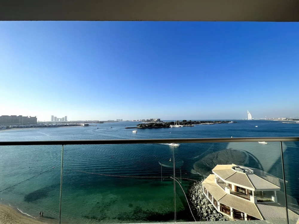 SuperHost - Peaceful 1BR Apt With Balcony in Front of the Sea