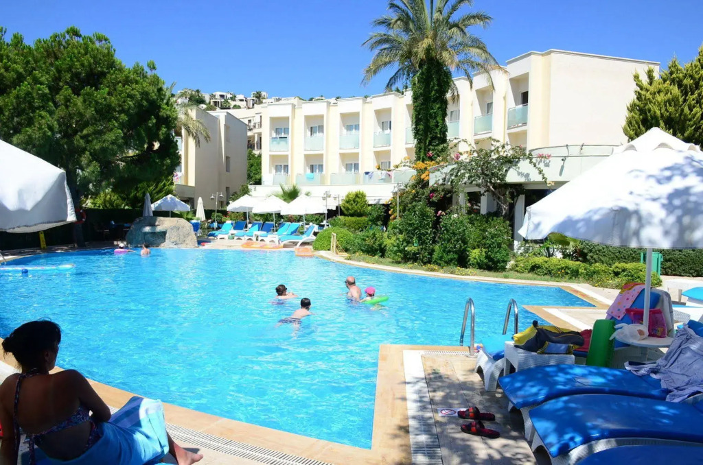 Royal Palm Beach Hotel