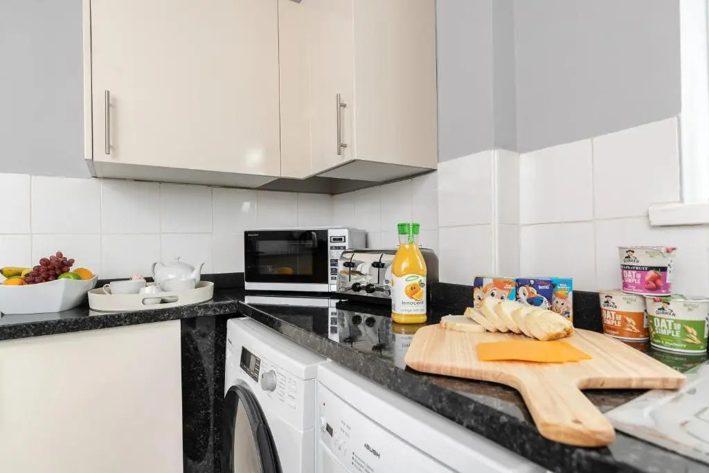 TAYLOR HOUSE contractors welcome OFF STREET parking for vans