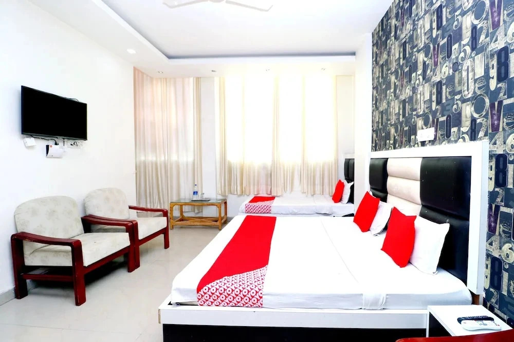 Hotel Plazza by OYO Rooms