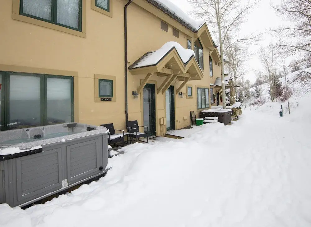 Ski In Ski Out Townhome in Rocky Mountain Access to Elkhorn Chairlift by RedAwning