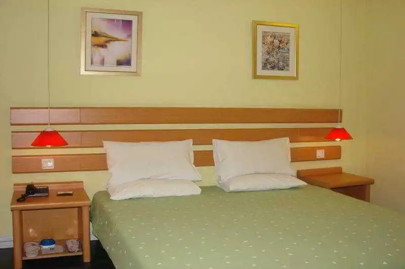 Home Inn LongDong Avenue