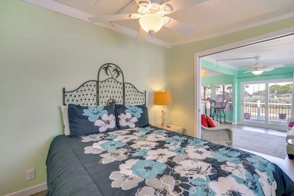 3 Mi to Gulf! Fort Myers Beach Gem w/ Pool Access