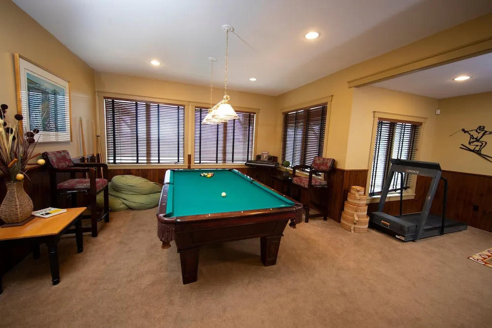 Luxury 6Br Solitude Village- Indoor Bball Court, Private Tub Home