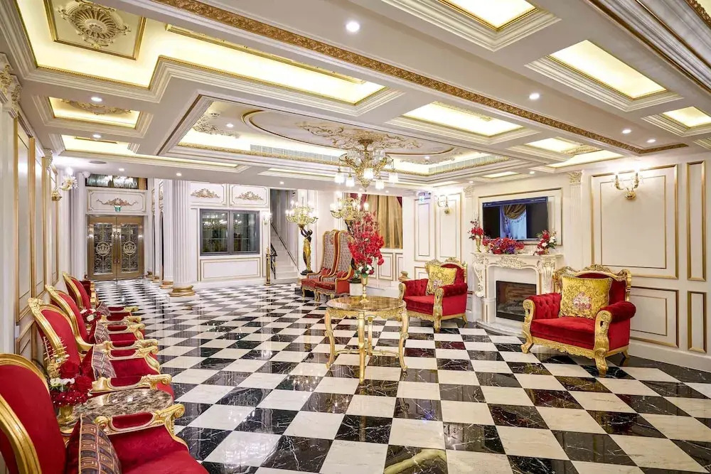 Sun Moon Lake Queen Castle Hotel