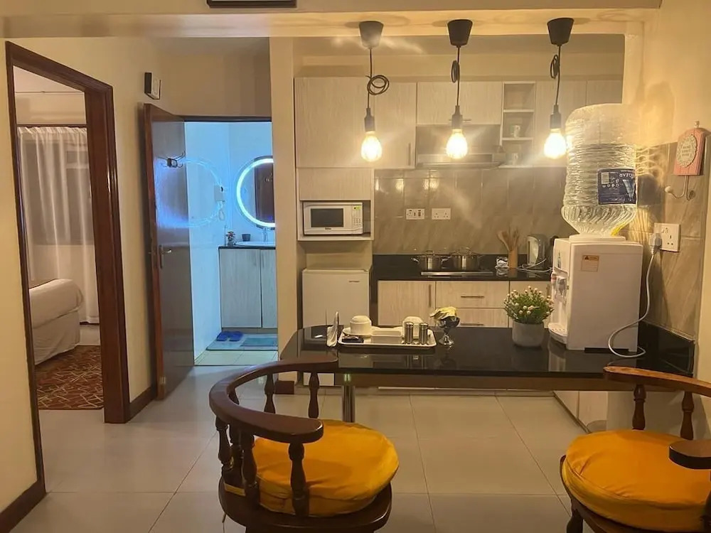 Lux Suites Lantana Executive Apartments