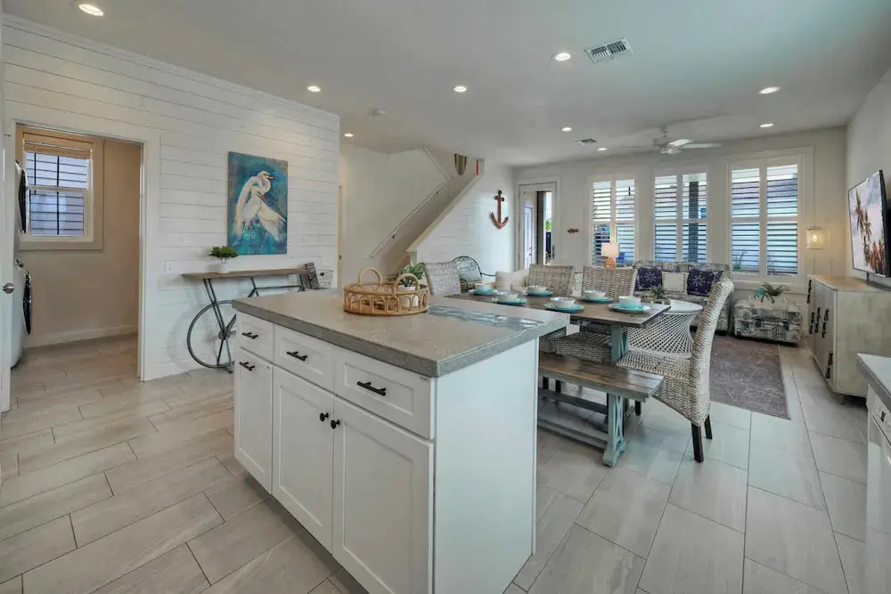 Sleeps 20 2 Homes in Mercer Village w/ Pool Heart of Old Town, Walkable