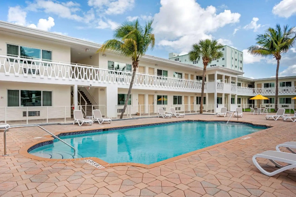 Downtown Hollywood Gardens Inn & Suites