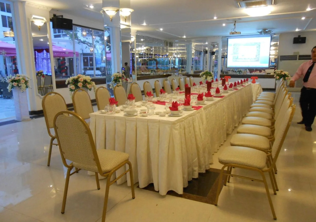 Yasaka Huong Sen Restaurant & Hotel