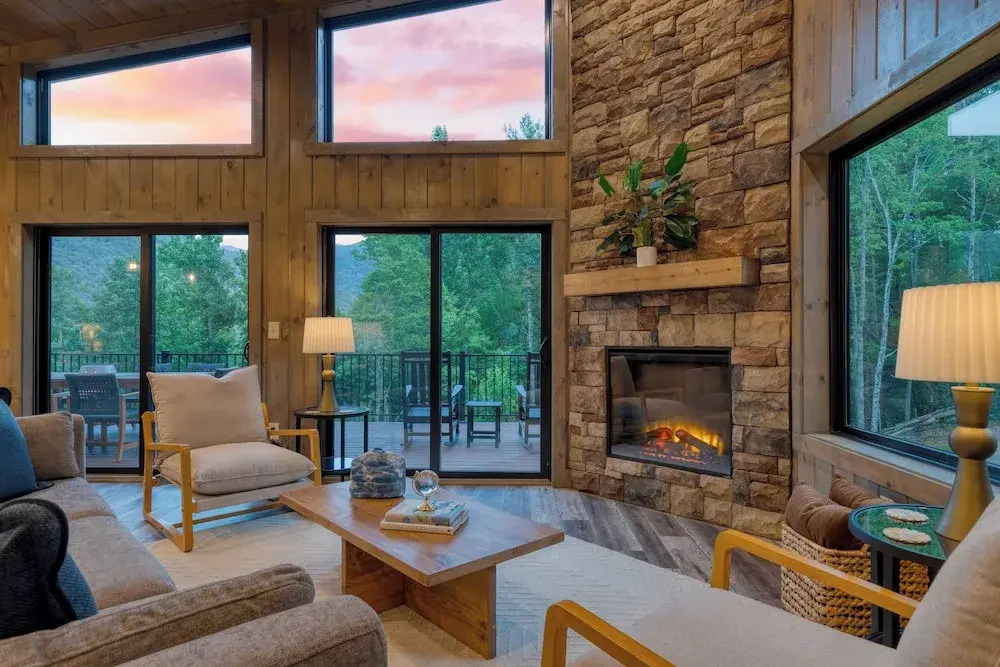 Luxe Cabin w/ Hot Tub, Views & Game Room Sleeps 10 Do Good Holler by Avantstay
