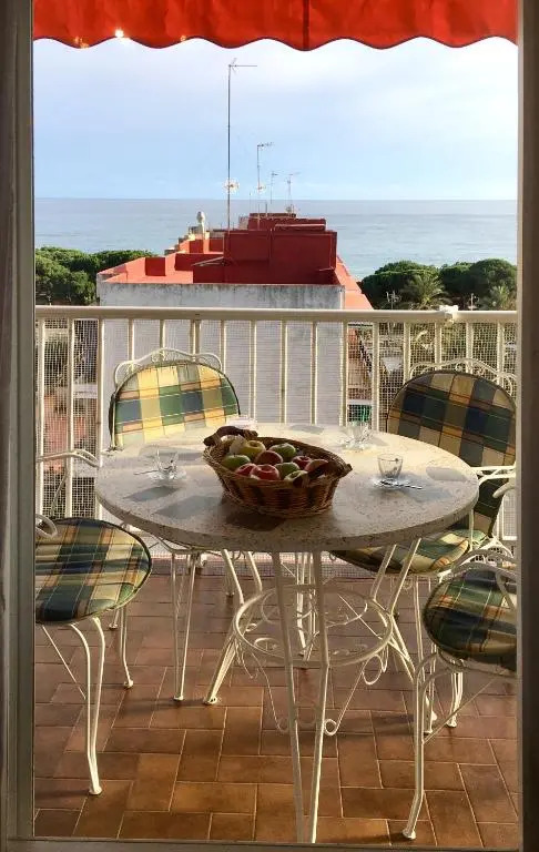 Sunshine apartment with great sea view and terrace in Malgrat de Mar