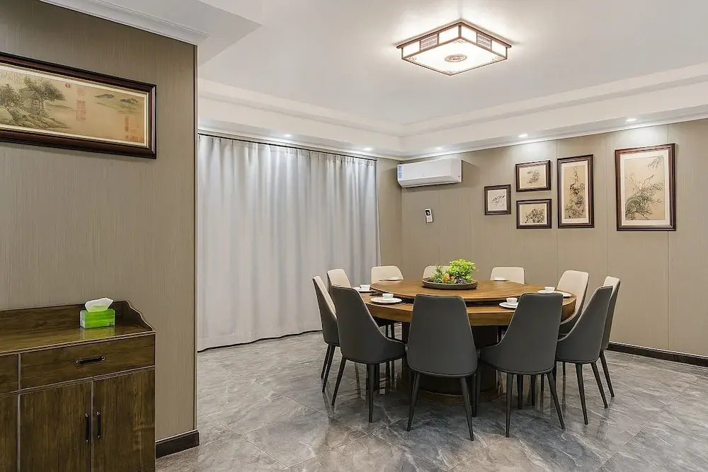JUN YUE VI Lagos hotel
