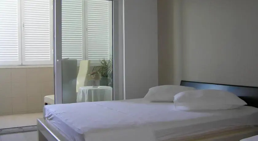 Room Anas