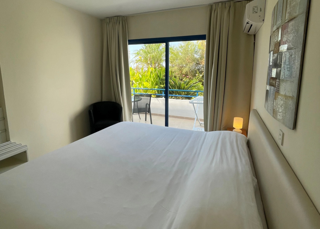 Vrachia Beach Hotel & Suites