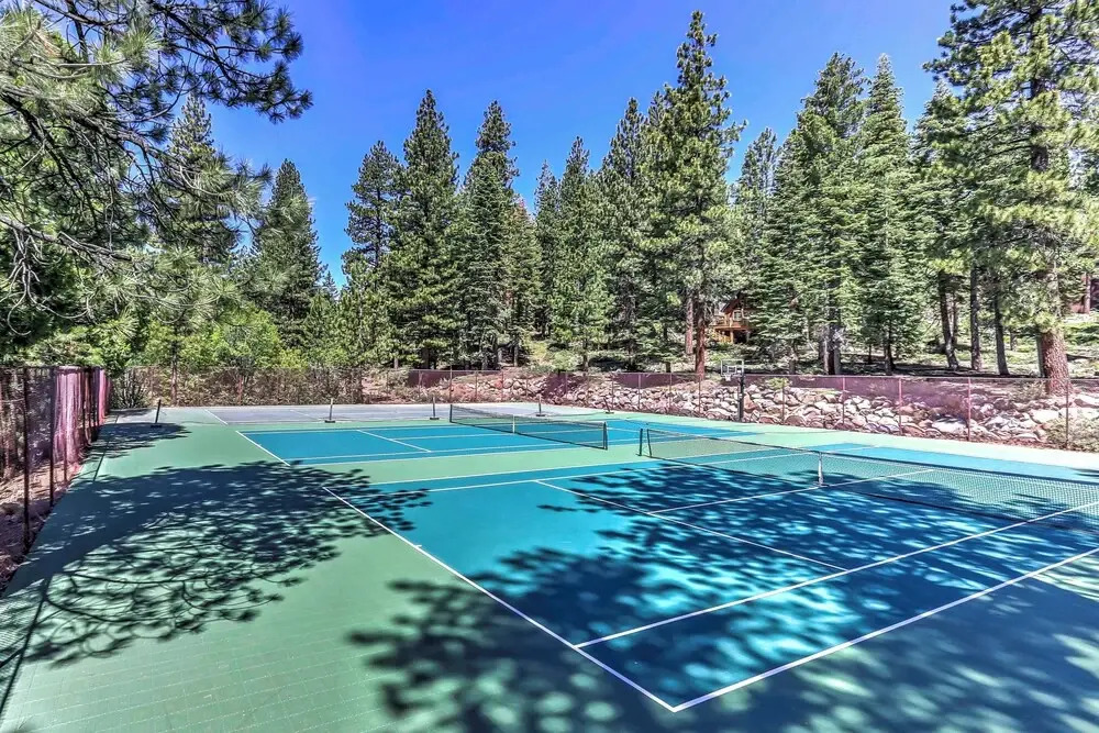 1 Mi to Lake Tahoe: Condo w/ Deck in Kings Beach!