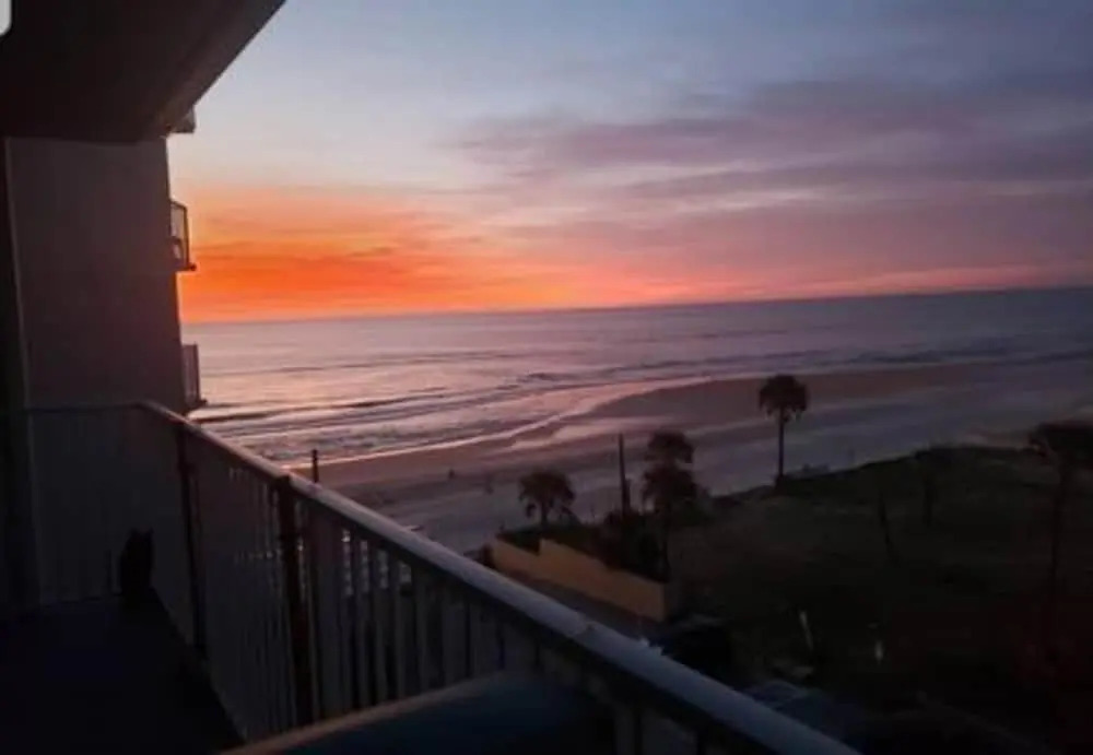 611 3 Beds Luxury Oceanfront Studio