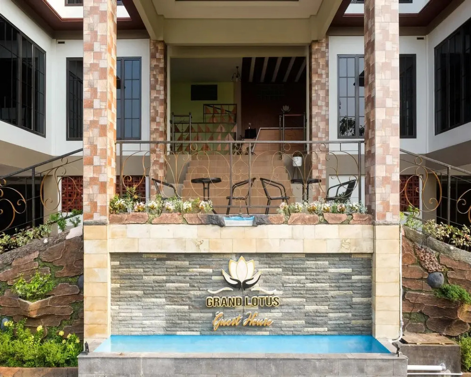 Urbanview Grand Lotus Hotel by RedDoorz