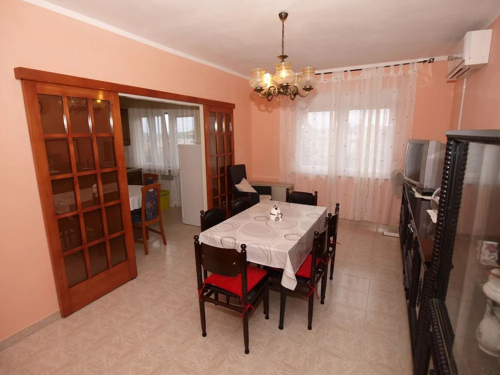 Apartment 752