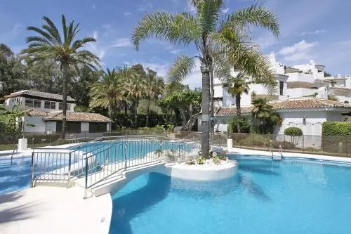 1104 First Line Beach Apartment Golden Beach Pool