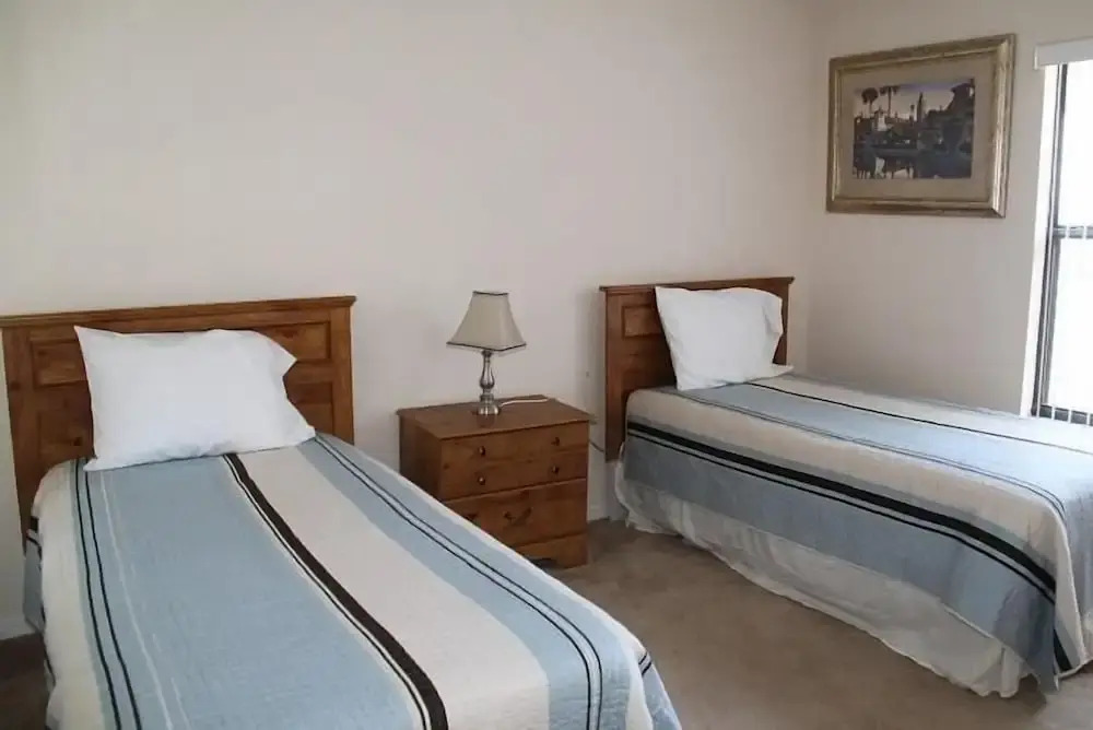447 High Grove House 4 Bedroom by Florida Star