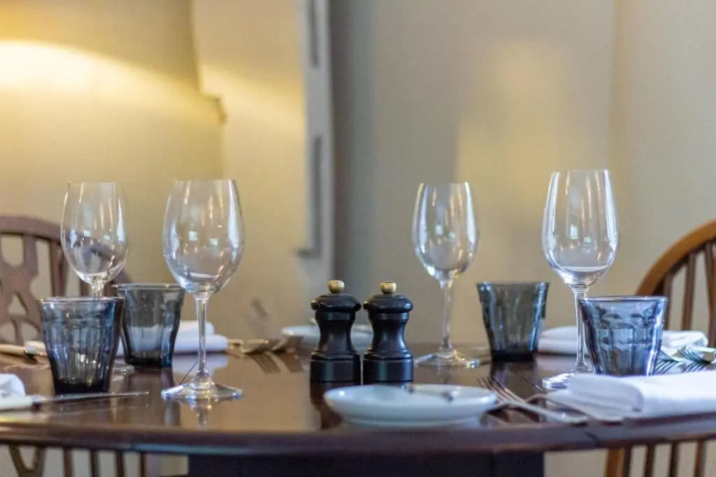 Parva Farmhouse Riverside Guesthouse