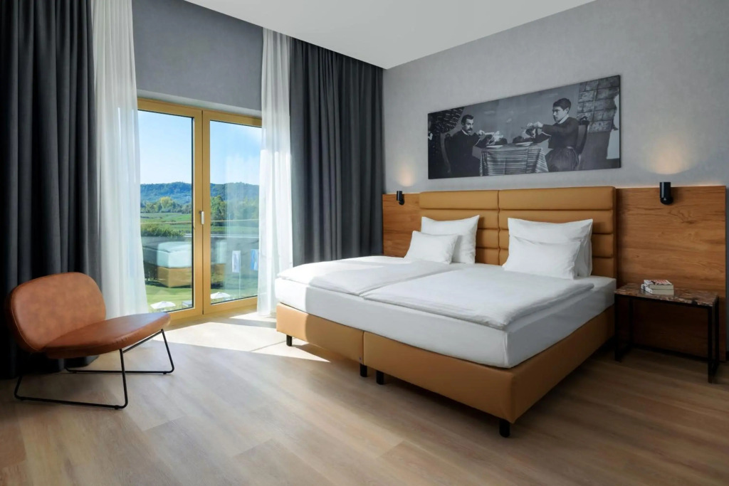 mk hotel tirana