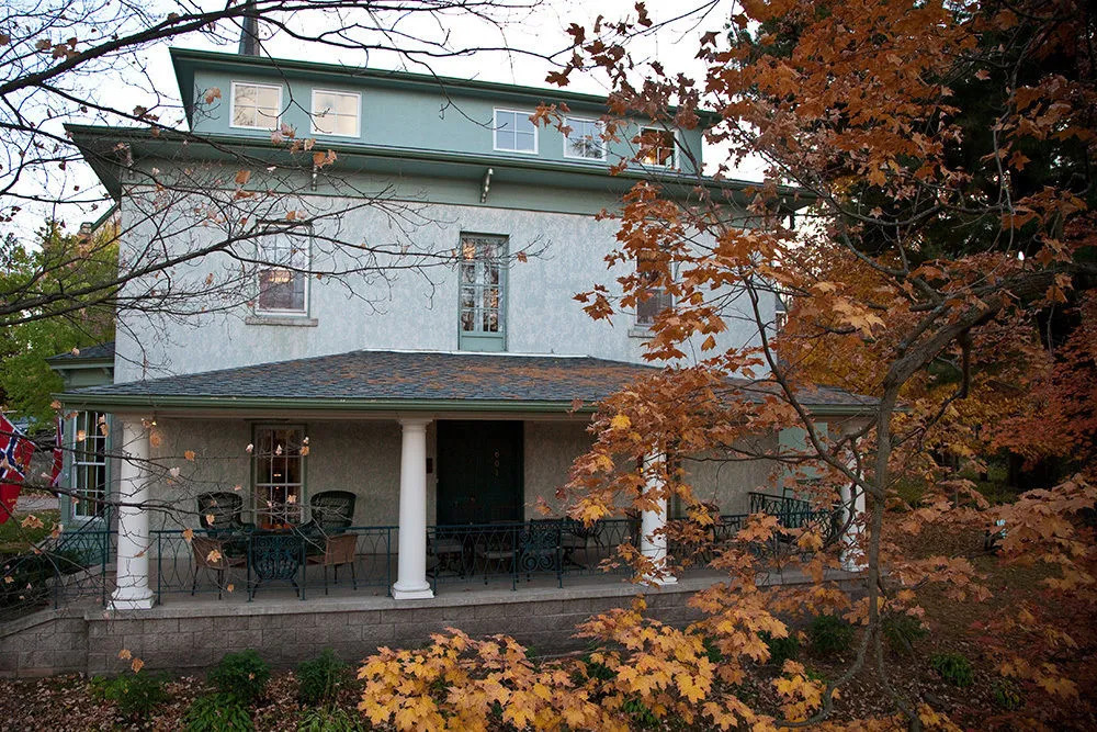 Dug Road Inn