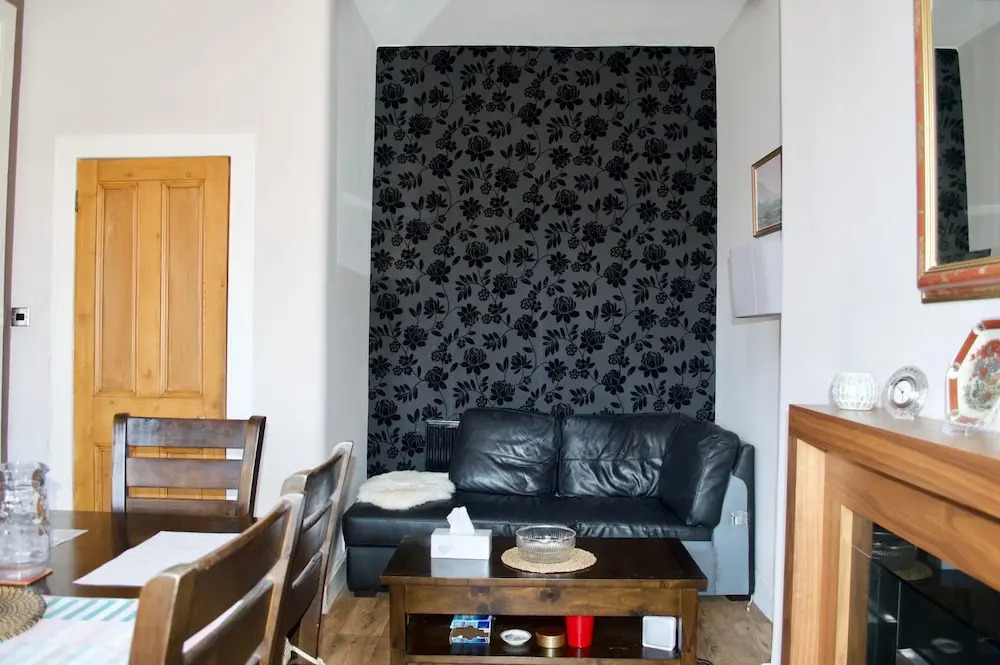 Beautiful 2 Bedroom Flat in Leith