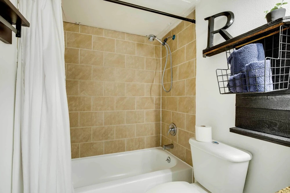 Contemporary Dallas Condo w/ Pool Access!