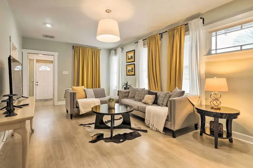 Colorful Tampa Home w/ Spacious Covered Patio
