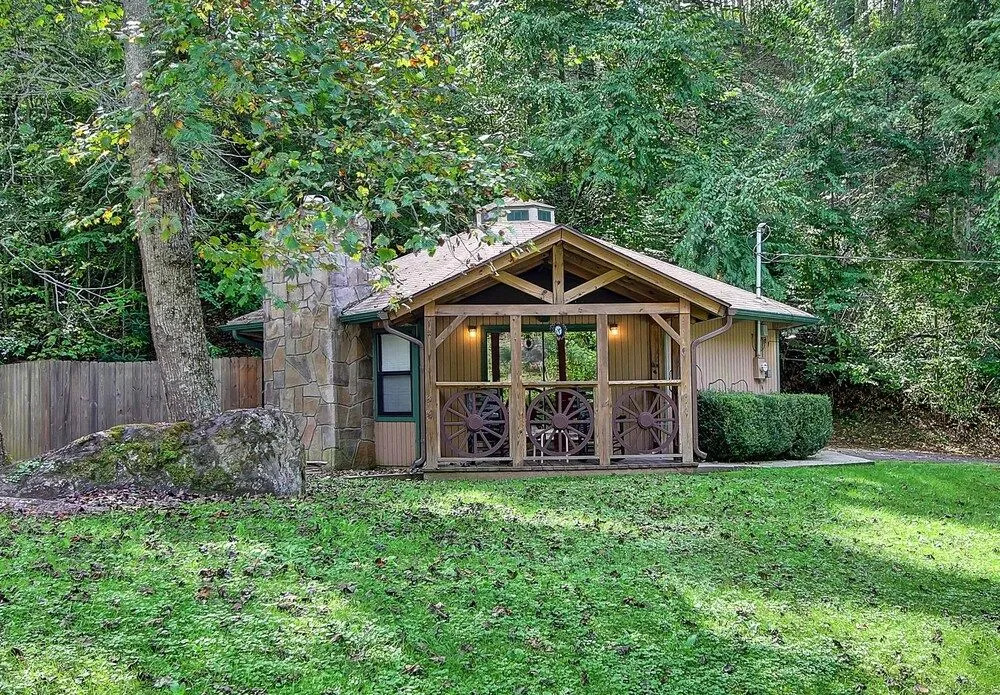 Bear Hugs 1 Bedroom 1 Bathroom Chalet