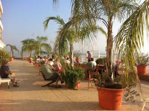 Ron Beach Hotel