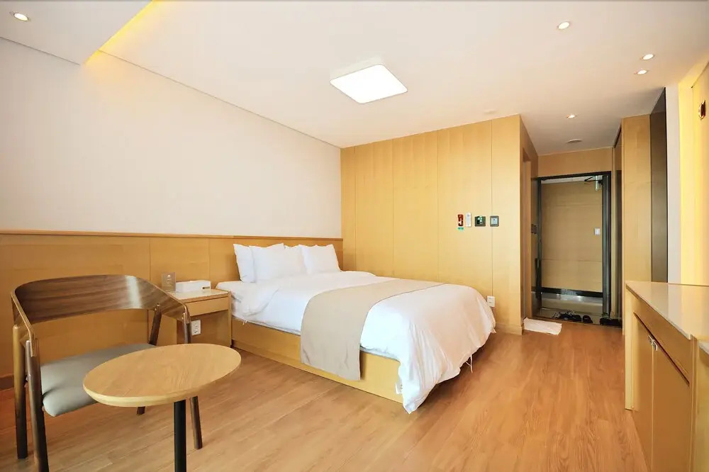 Noble Hotel