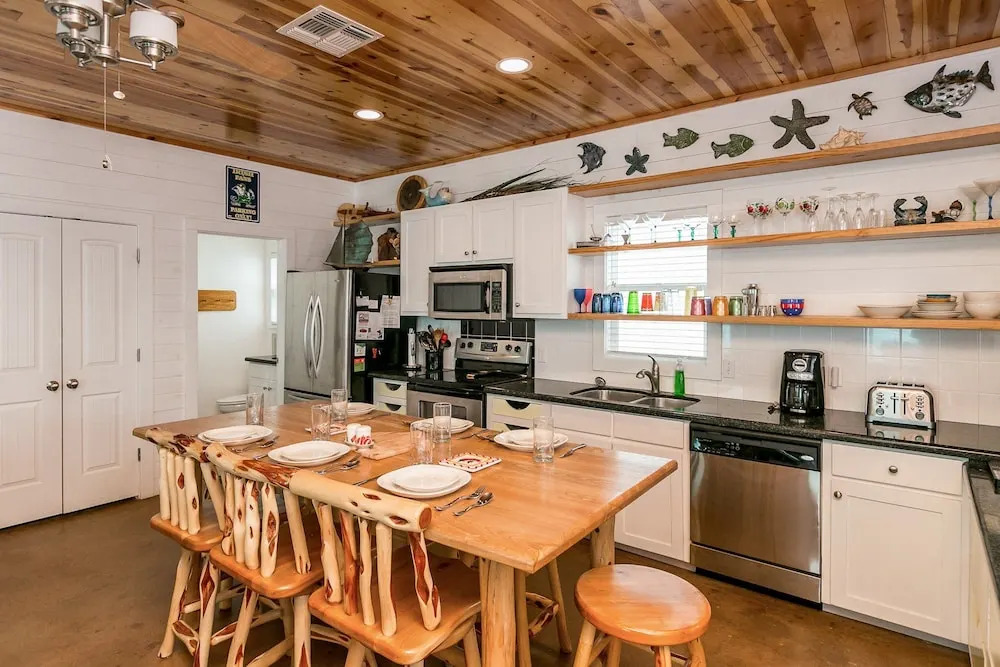 4BR Village Walk House, Pool by RedAwning
