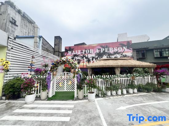 Gold Tea Is Pieasing Fashion Hotel