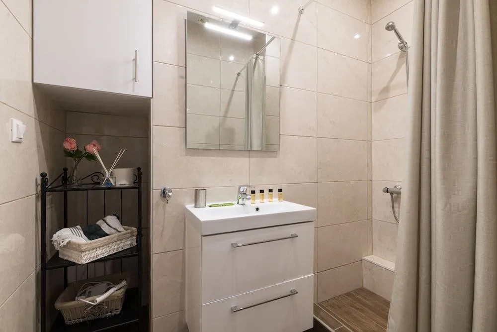 Anivia Apartment Airport by Airstay