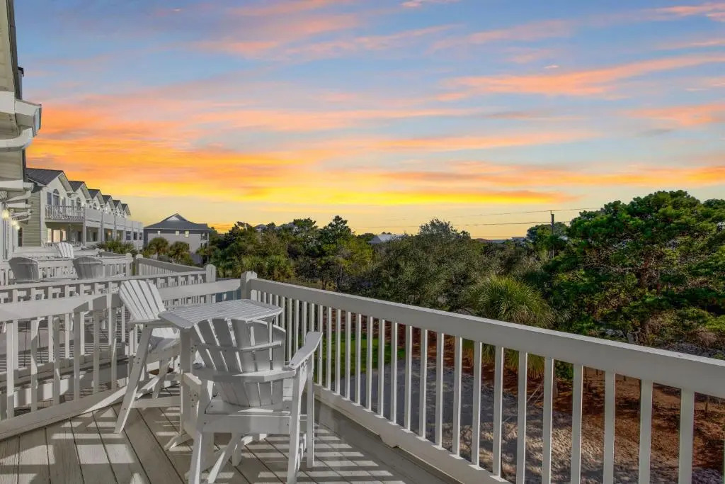 Beach Blessings Luxe 30A Townhome 2BR 3Bath, Walk to Beach, Pool, Hot Tub