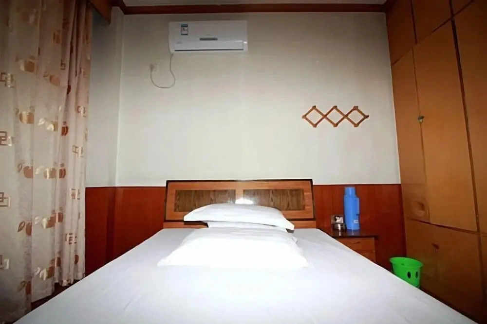 Xinyi Business Hotel