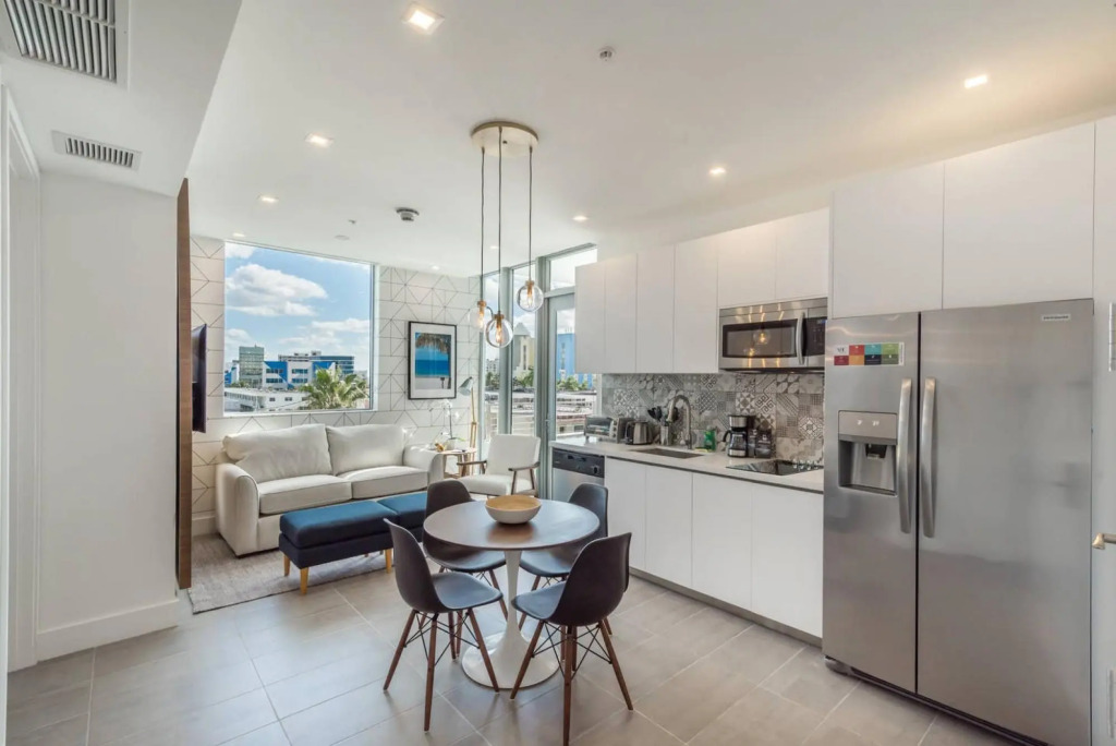 Luxury 2 bedroom apt in South Beach 301