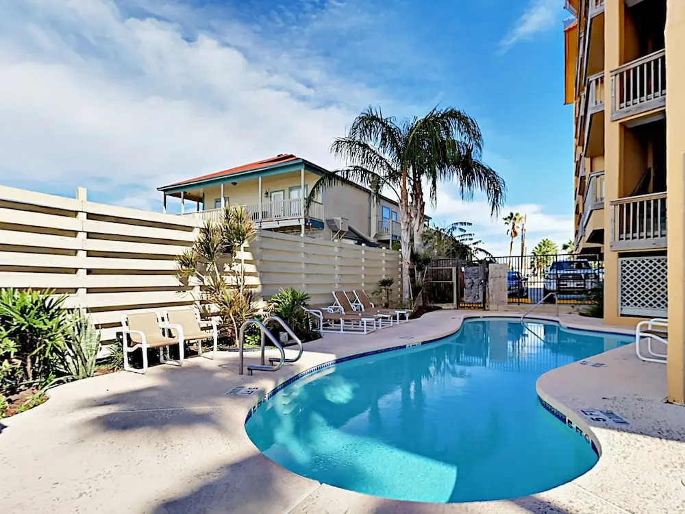 Bayside 2br W/ Pool, Hot Tub & Pier 2 Bedroom Condo