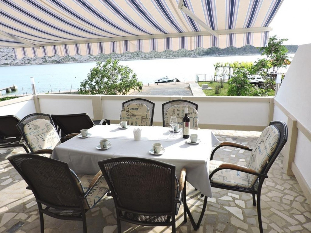 Holiday house Pet - 20m from the sea: Barbat, Island Rab