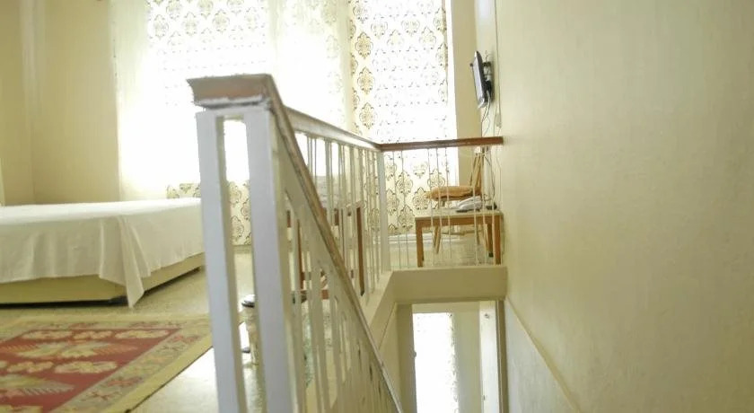 Lades Hotel