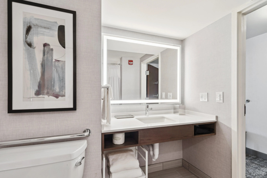 Crowne Plaza Lansing by IHG