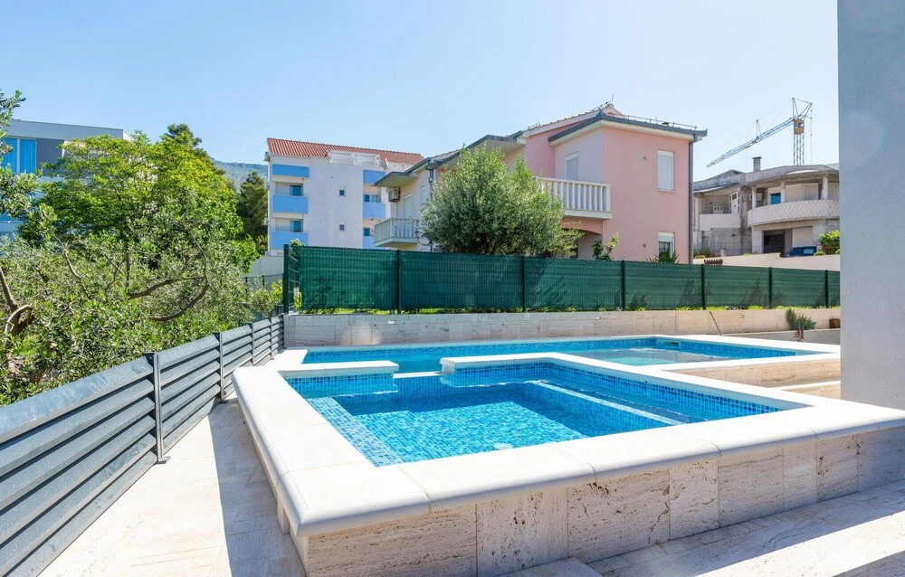 Nice Home in Podstrana With Wifi and 2 Bedrooms