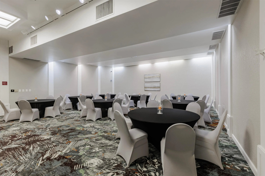 Orangewood Inn & Suites Kansas City Airport