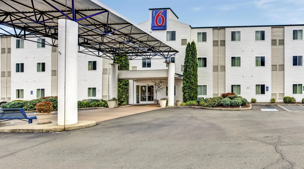 Motel 6-Roseburg, OR