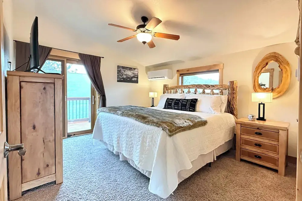 Updated & Spacious Lodge in Heart of Estes Park!