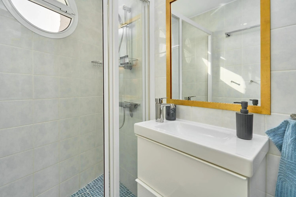 2 Bedrooms 2 Bath