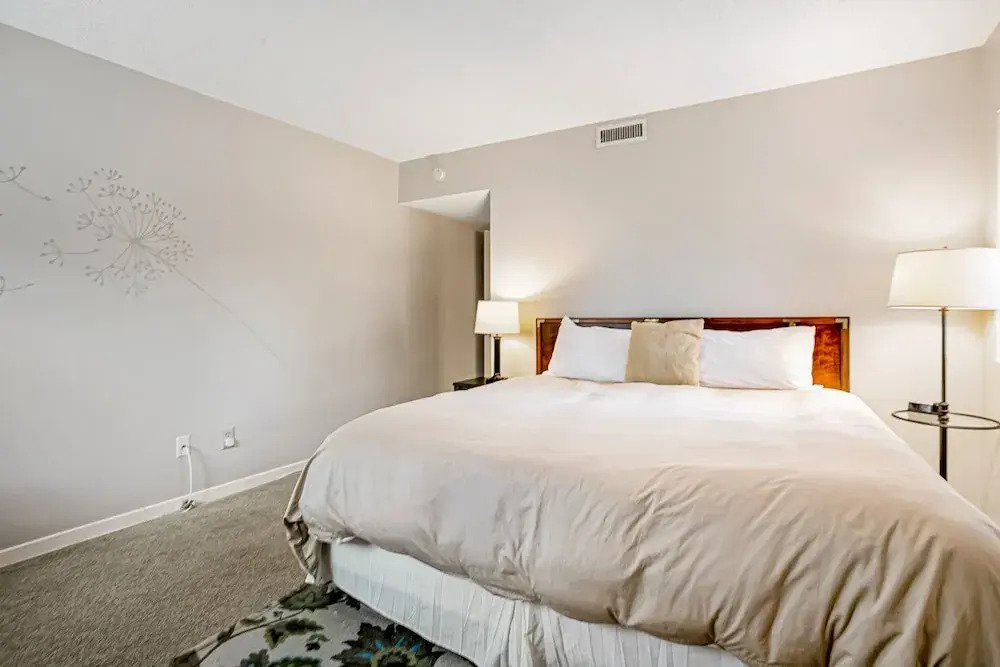 Charming Villa Just Steps to Beach & Shared Pool w/Central AC, Private WD, WiFi