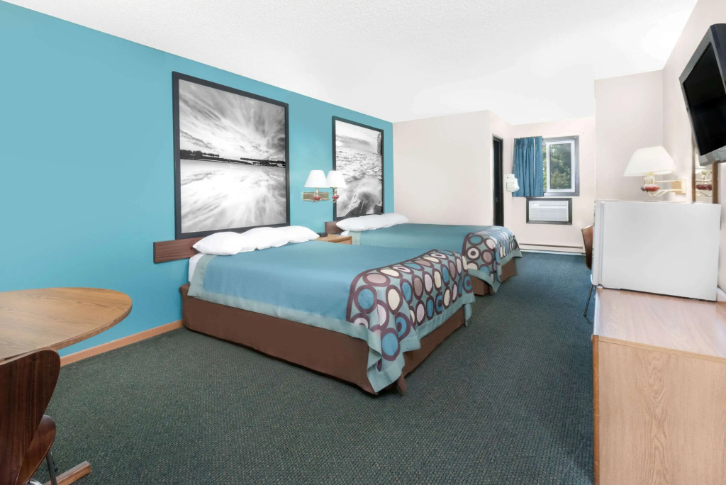 Super 8 by Wyndham Huron